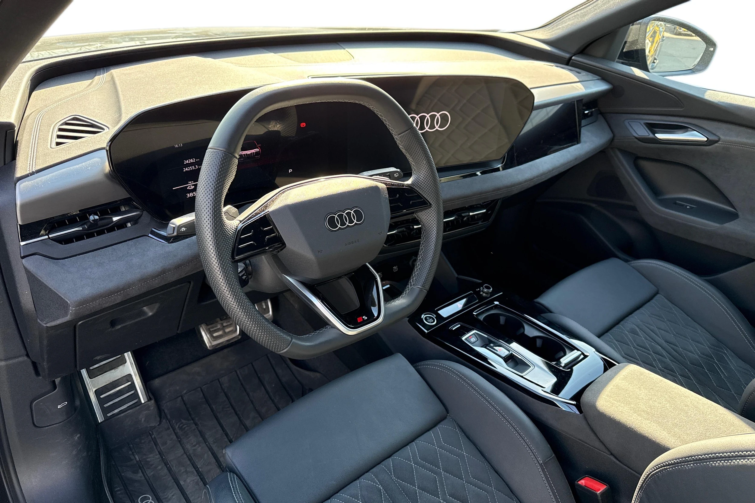 musta Audi Q6 e-tron 2025 kuva 3.