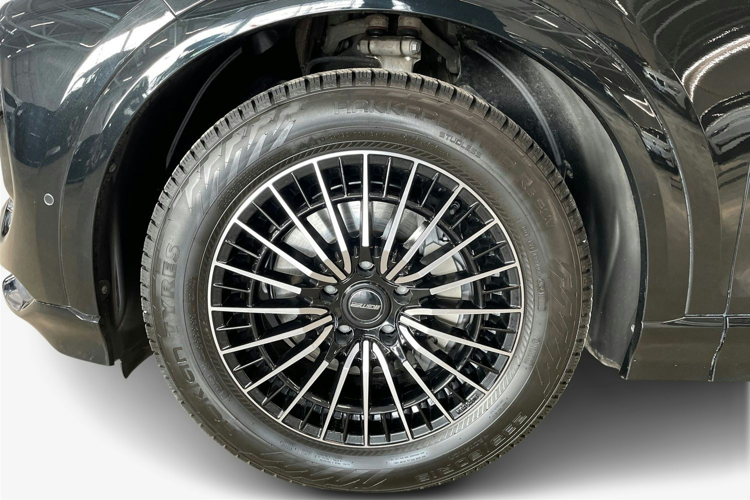 musta Audi Q6 e-tron 2025 kuva 11.