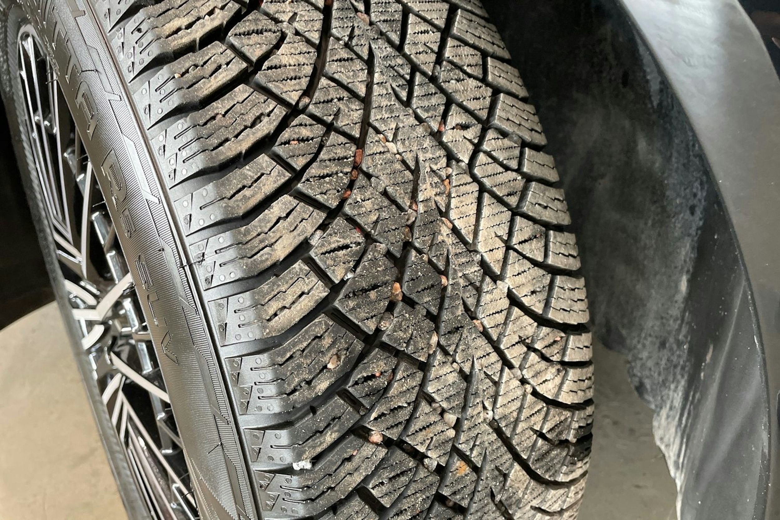 musta Audi Q6 e-tron 2025 kuva 13.