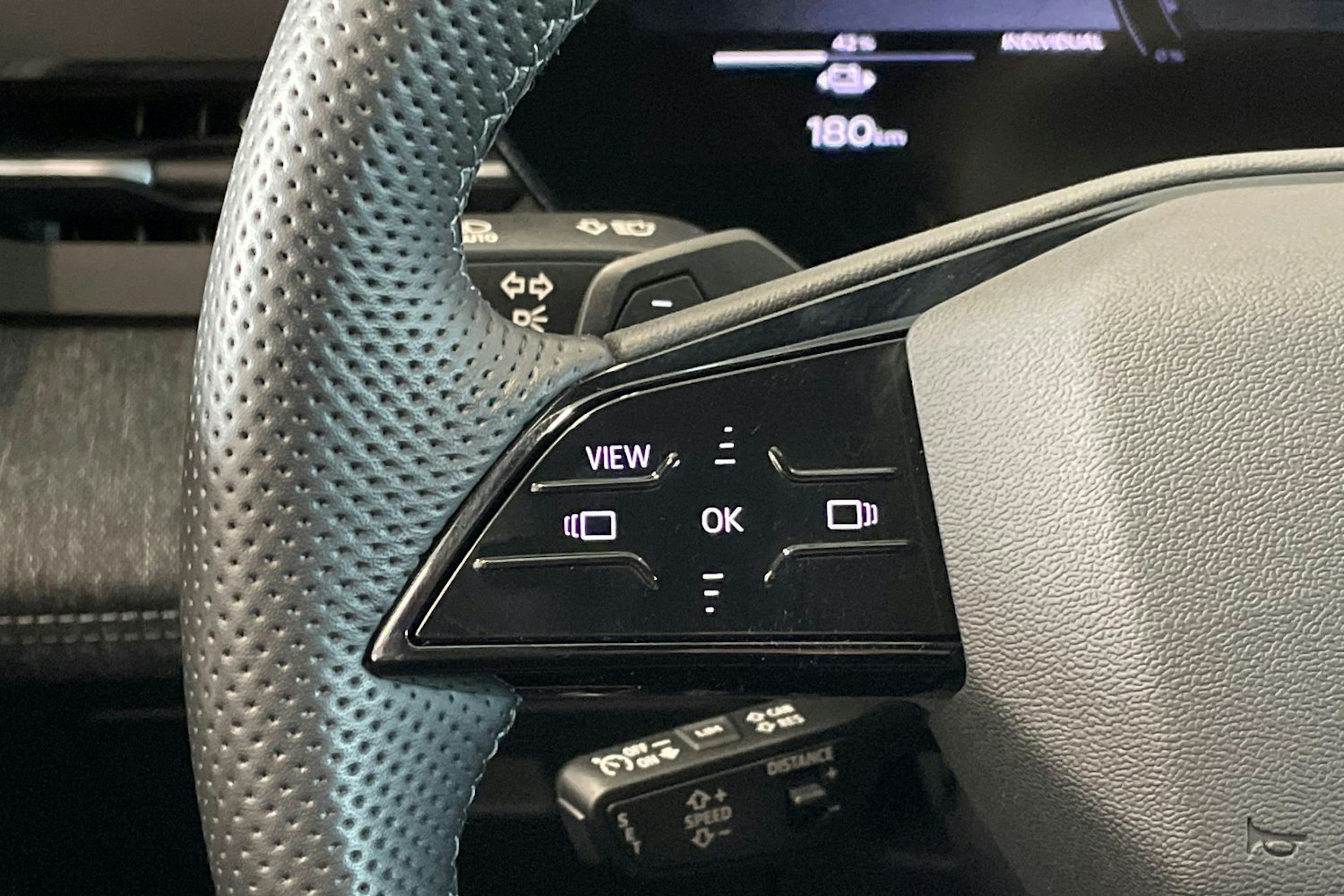 musta Audi Q6 e-tron 2025 kuva 21.