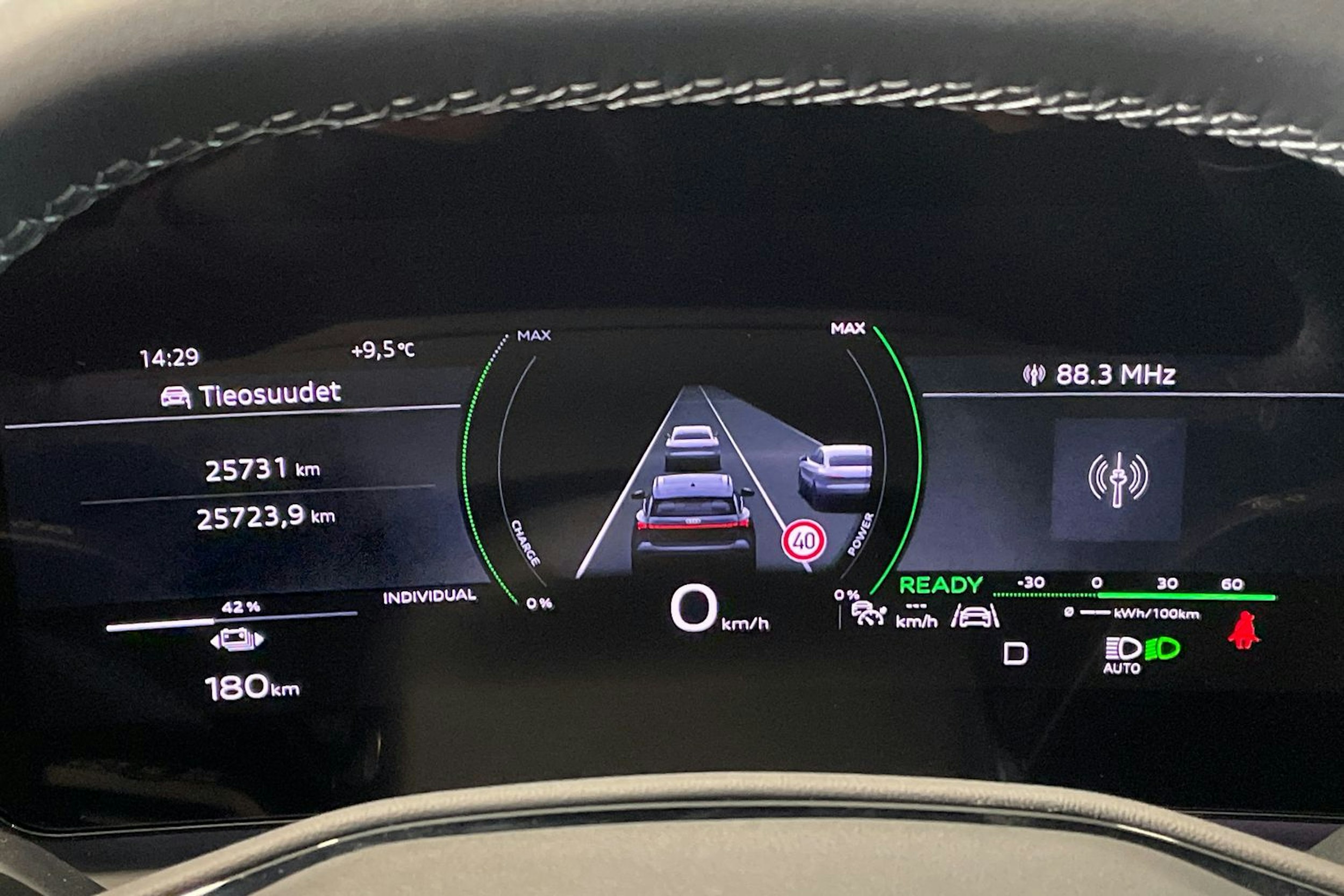 musta Audi Q6 e-tron 2025 kuva 23.