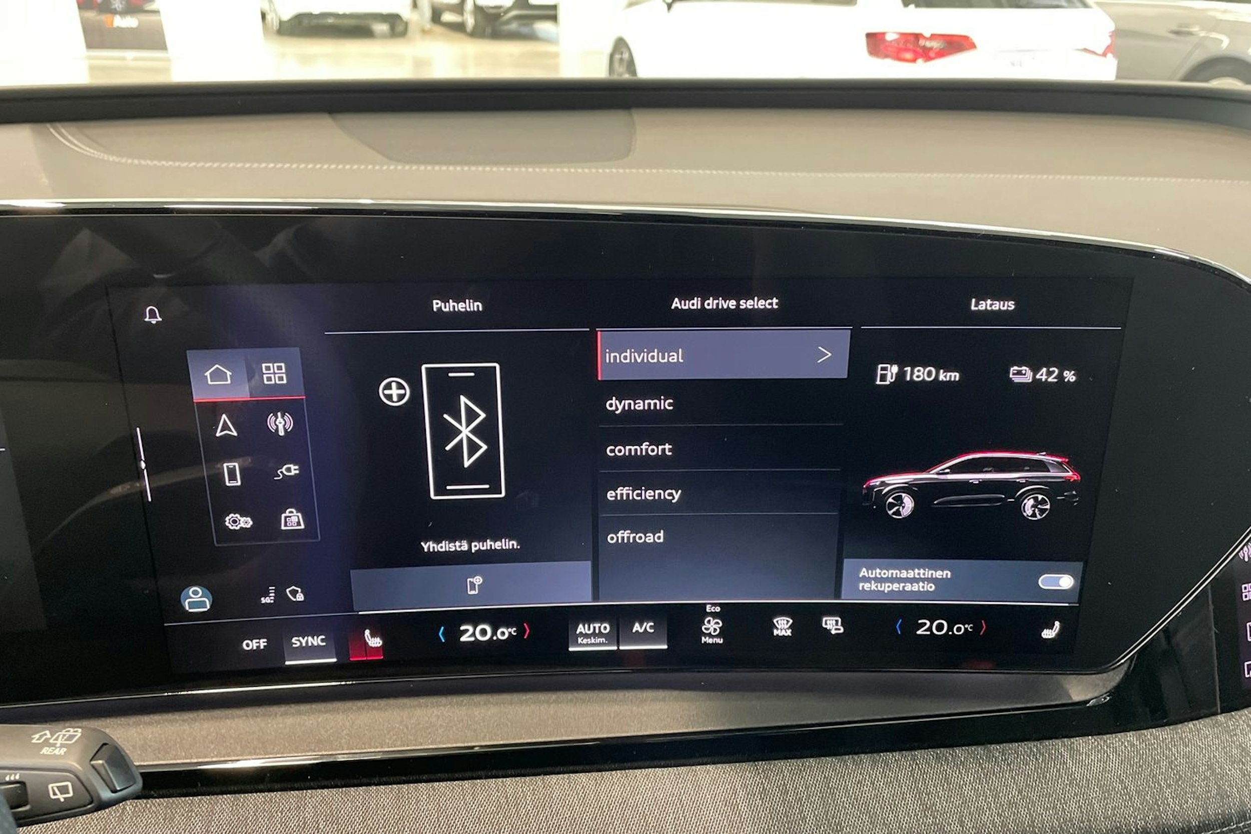 musta Audi Q6 e-tron 2025 kuva 27.