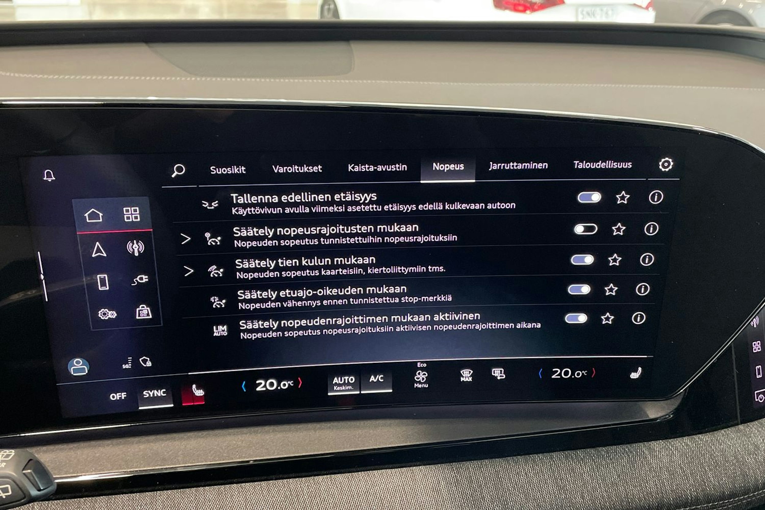 musta Audi Q6 e-tron 2025 kuva 32.