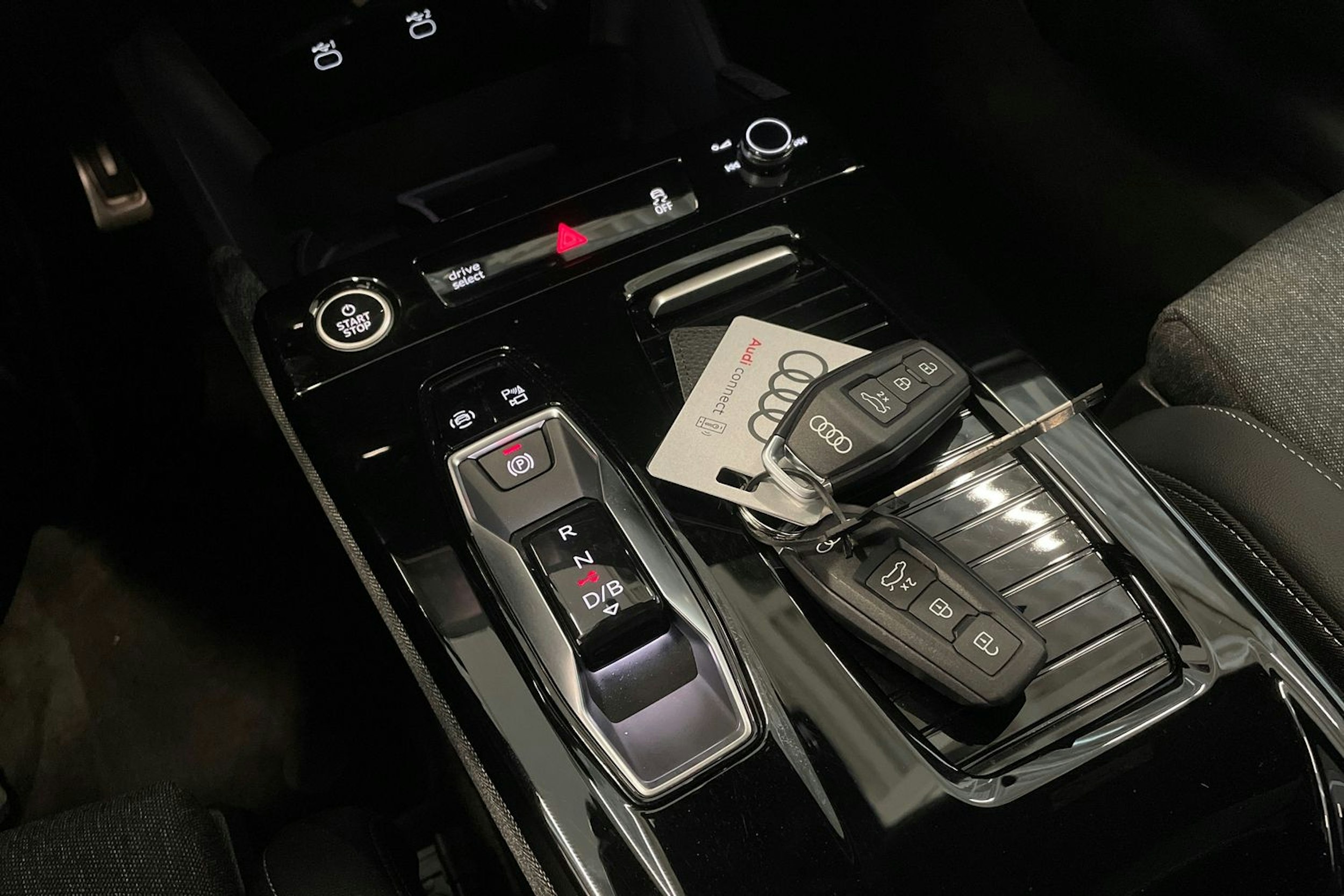 musta Audi Q6 e-tron 2025 kuva 38.