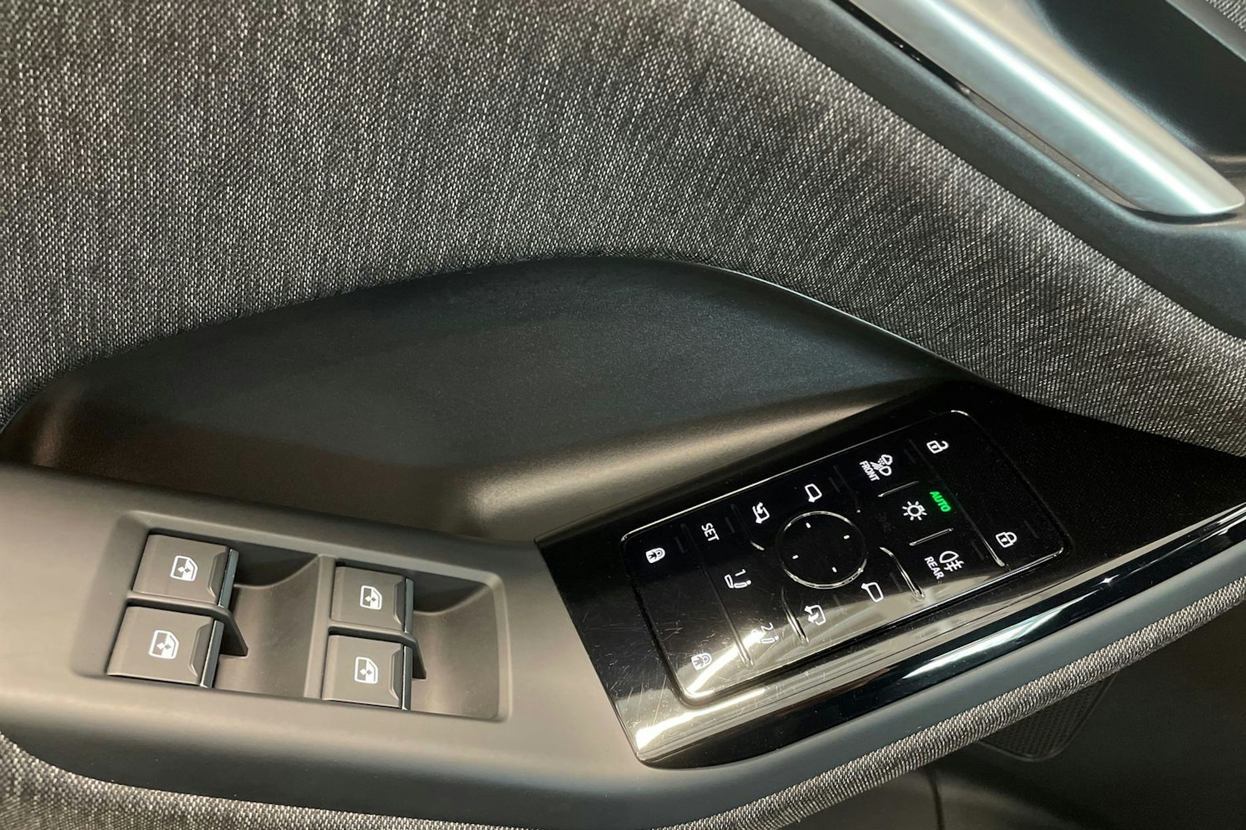 musta Audi Q6 e-tron 2025 kuva 39.