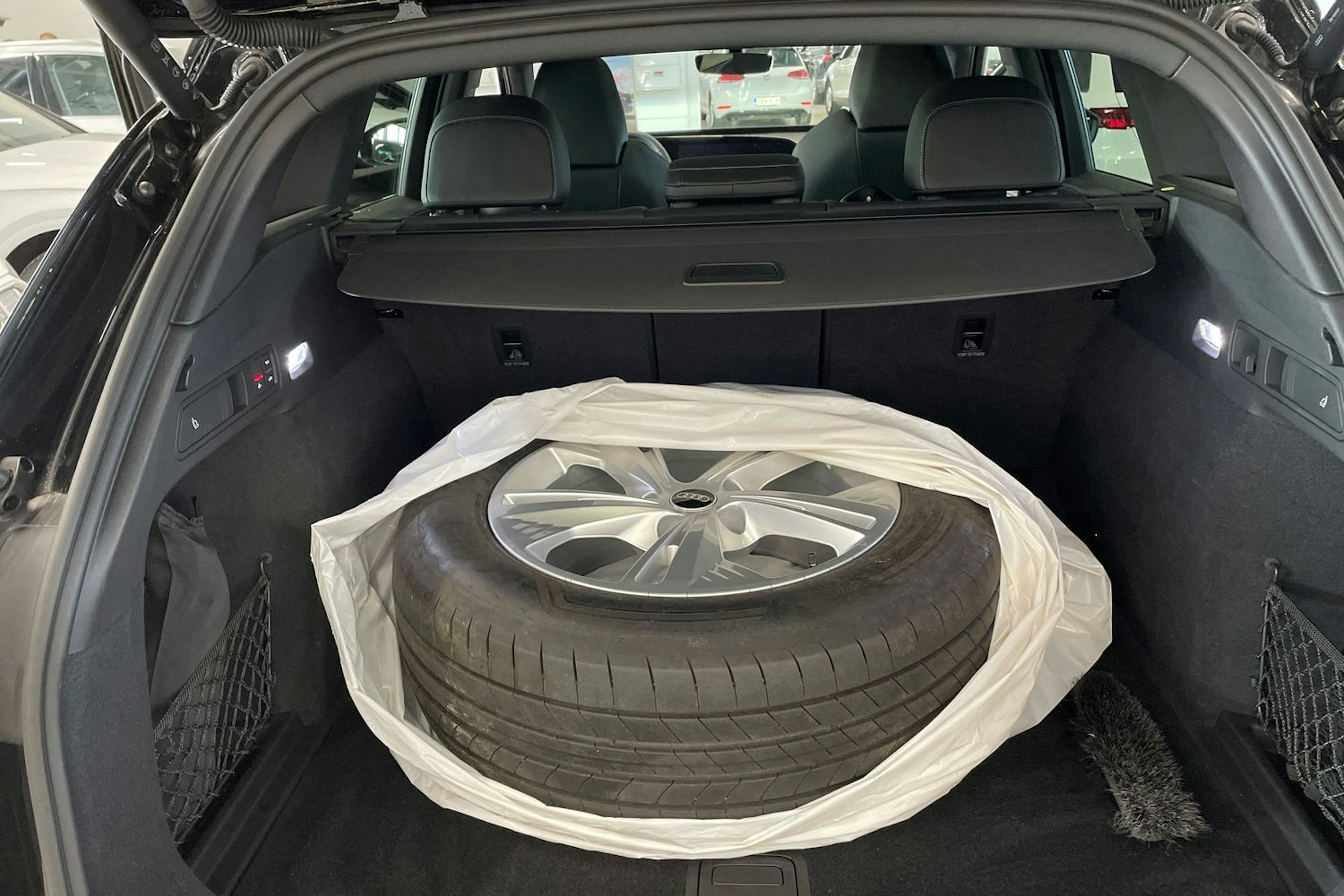 musta Audi Q6 e-tron 2025 kuva 43.