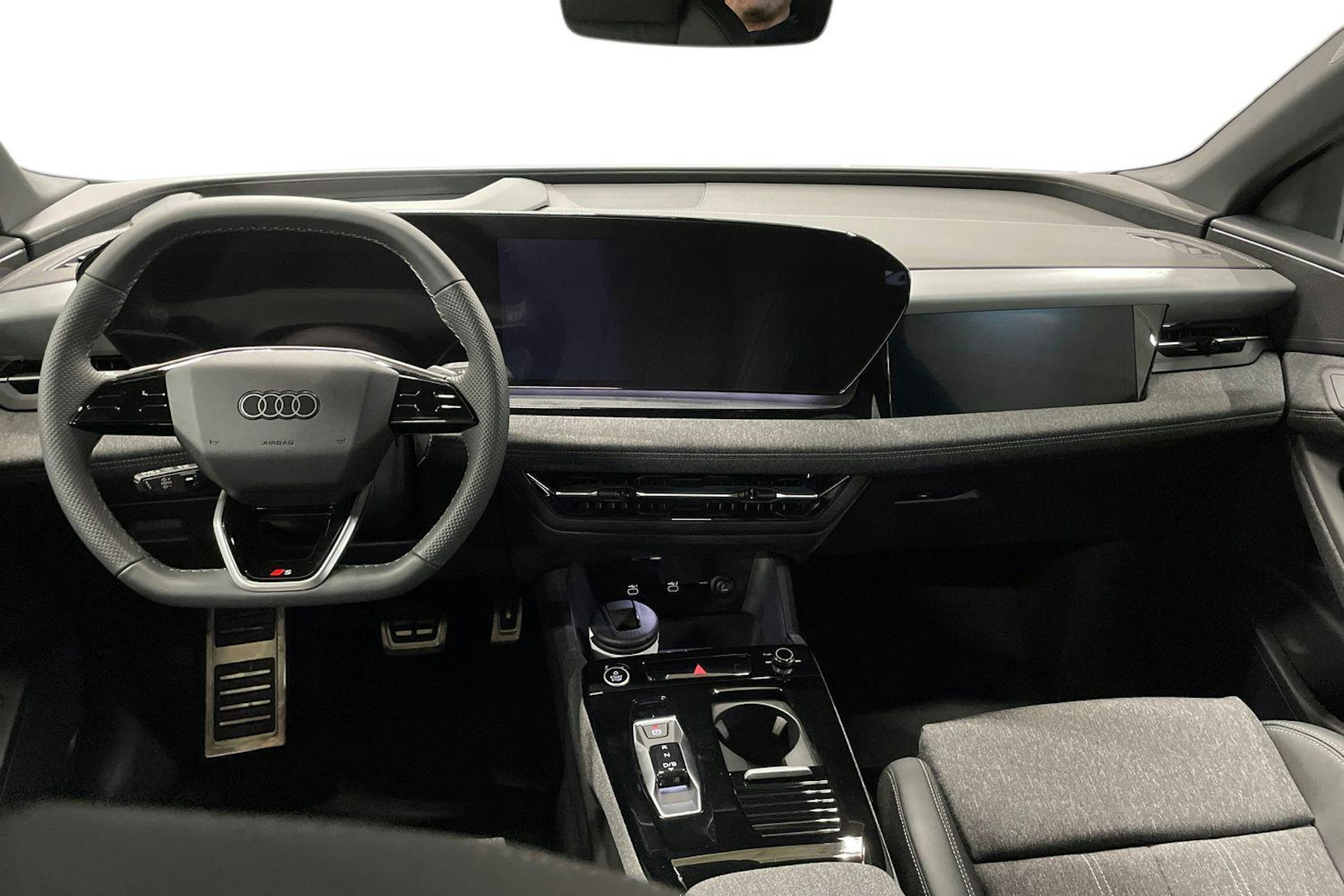 musta Audi Q6 e-tron 2025 kuva 9.