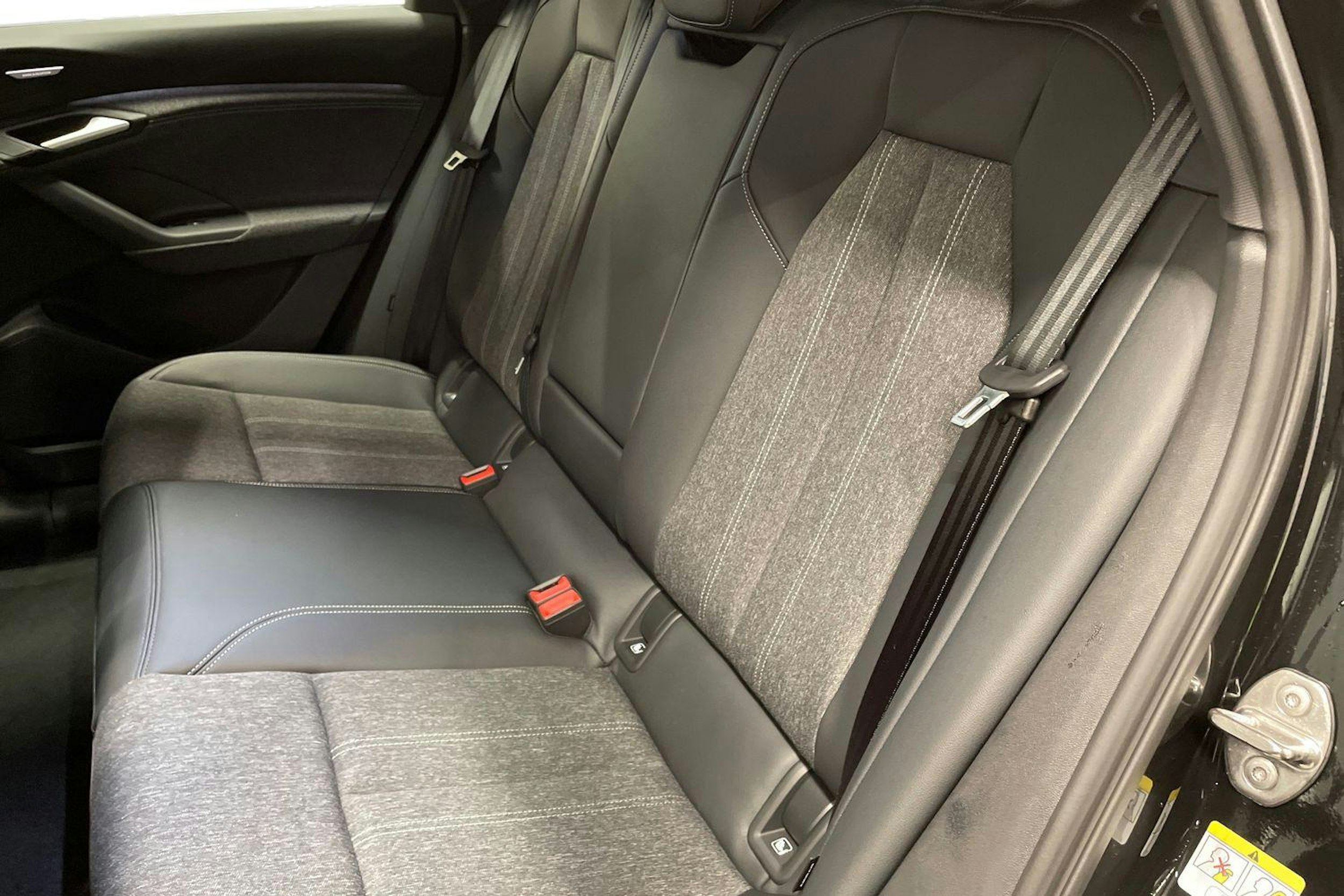 musta Audi Q6 e-tron 2025 kuva 10.