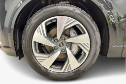 musta Audi Q6 e-tron 2025 kuva 11.