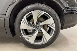 musta Audi Q6 e-tron 2025 kuva 13.