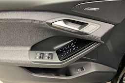 musta Audi Q6 e-tron 2025 kuva 16.