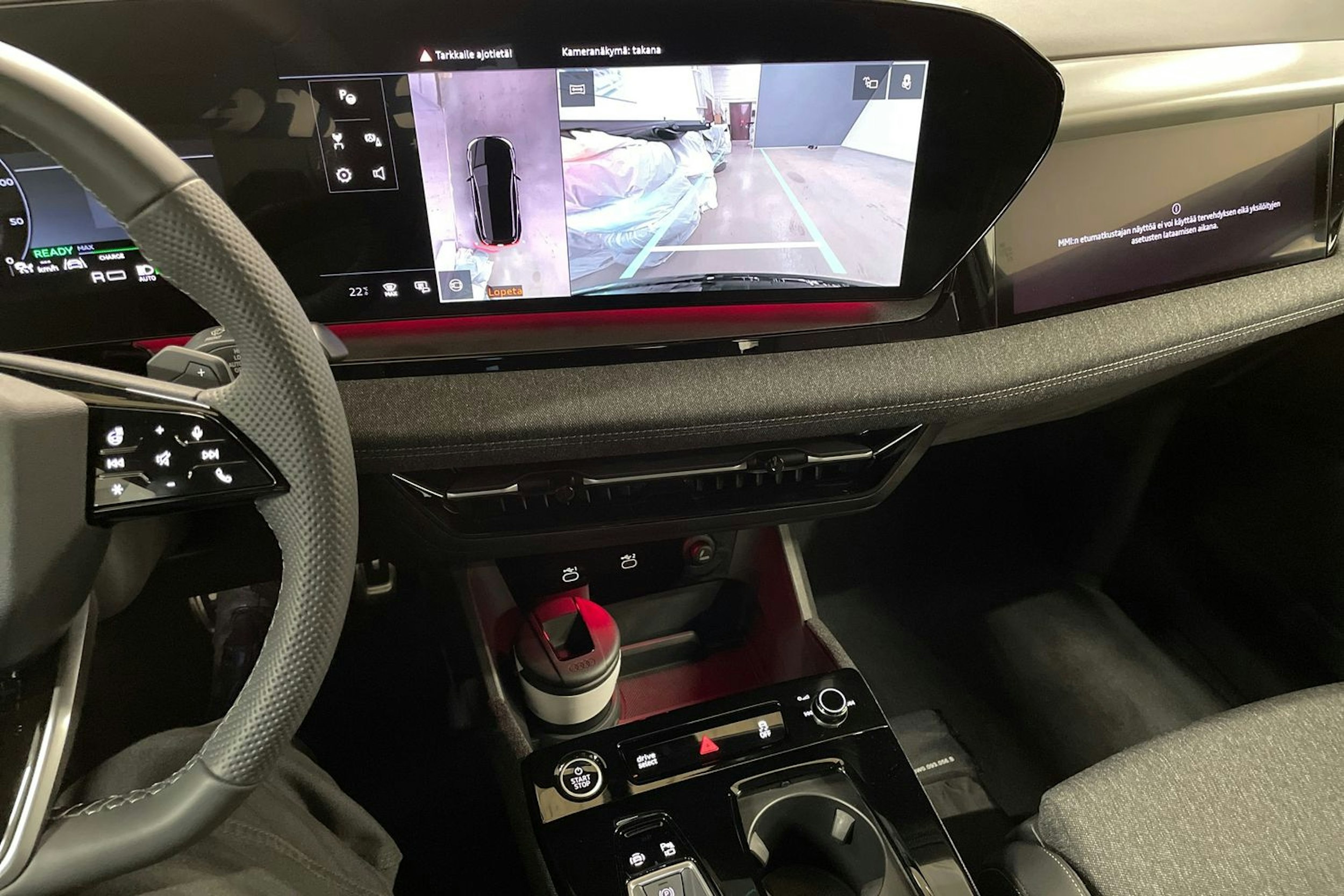 musta Audi Q6 e-tron 2025 kuva 18.