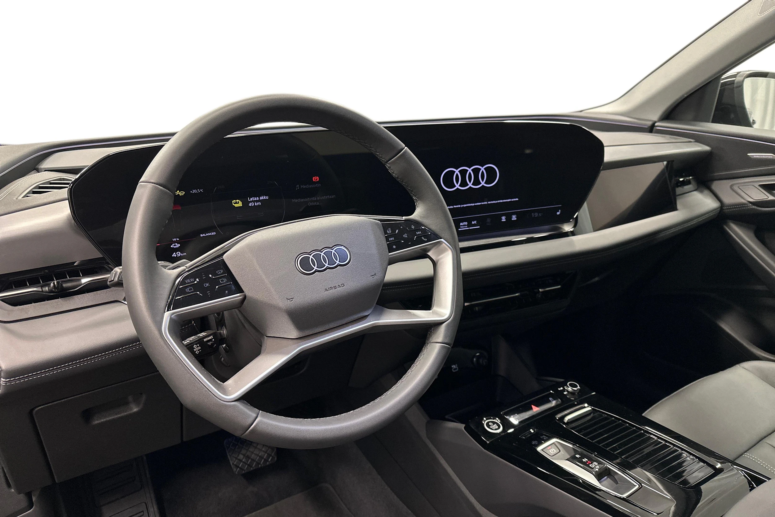 musta Audi Q6 e-tron 2025 kuva 6.