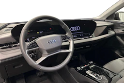 musta Audi Q6 e-tron 2025 kuva 6.