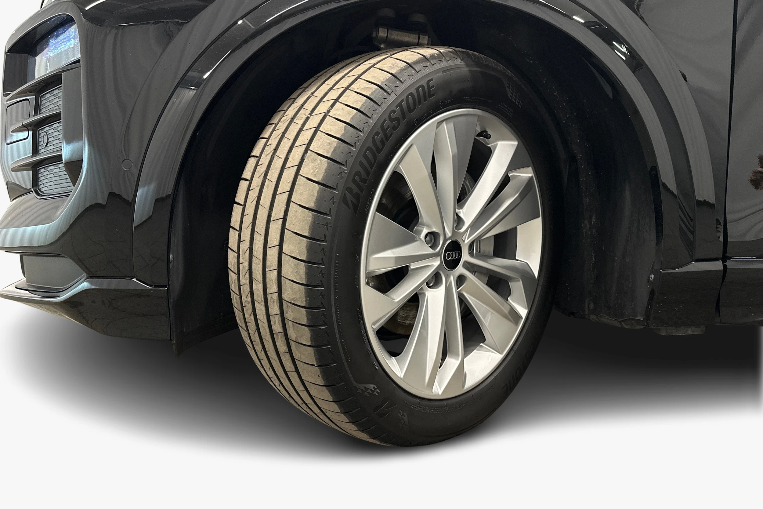 musta Audi Q6 e-tron 2025 kuva 9.