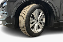 musta Audi Q6 e-tron 2025 kuva 9.