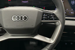 musta Audi Q6 e-tron 2025 kuva 12.
