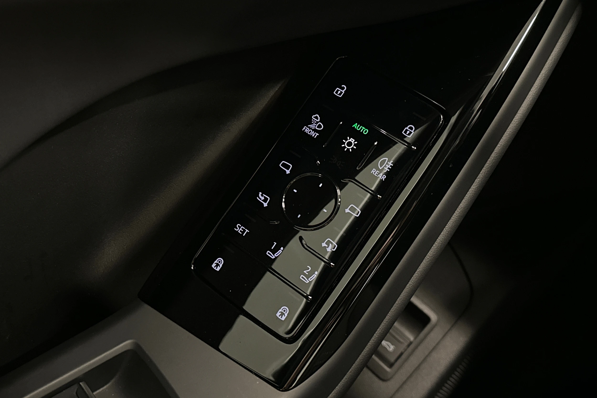 musta Audi Q6 e-tron 2025 kuva 15.