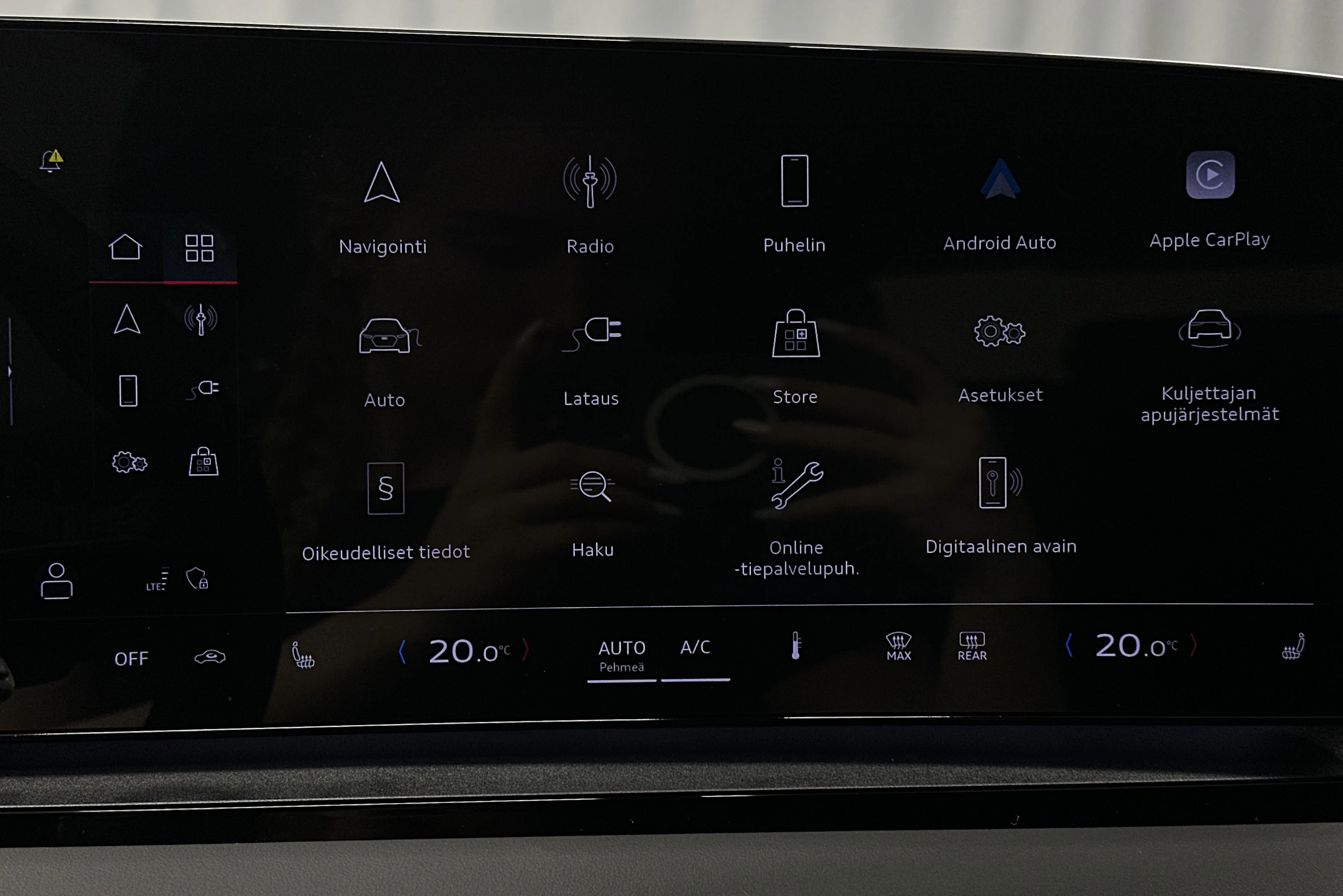 musta Audi Q6 e-tron 2025 kuva 19.