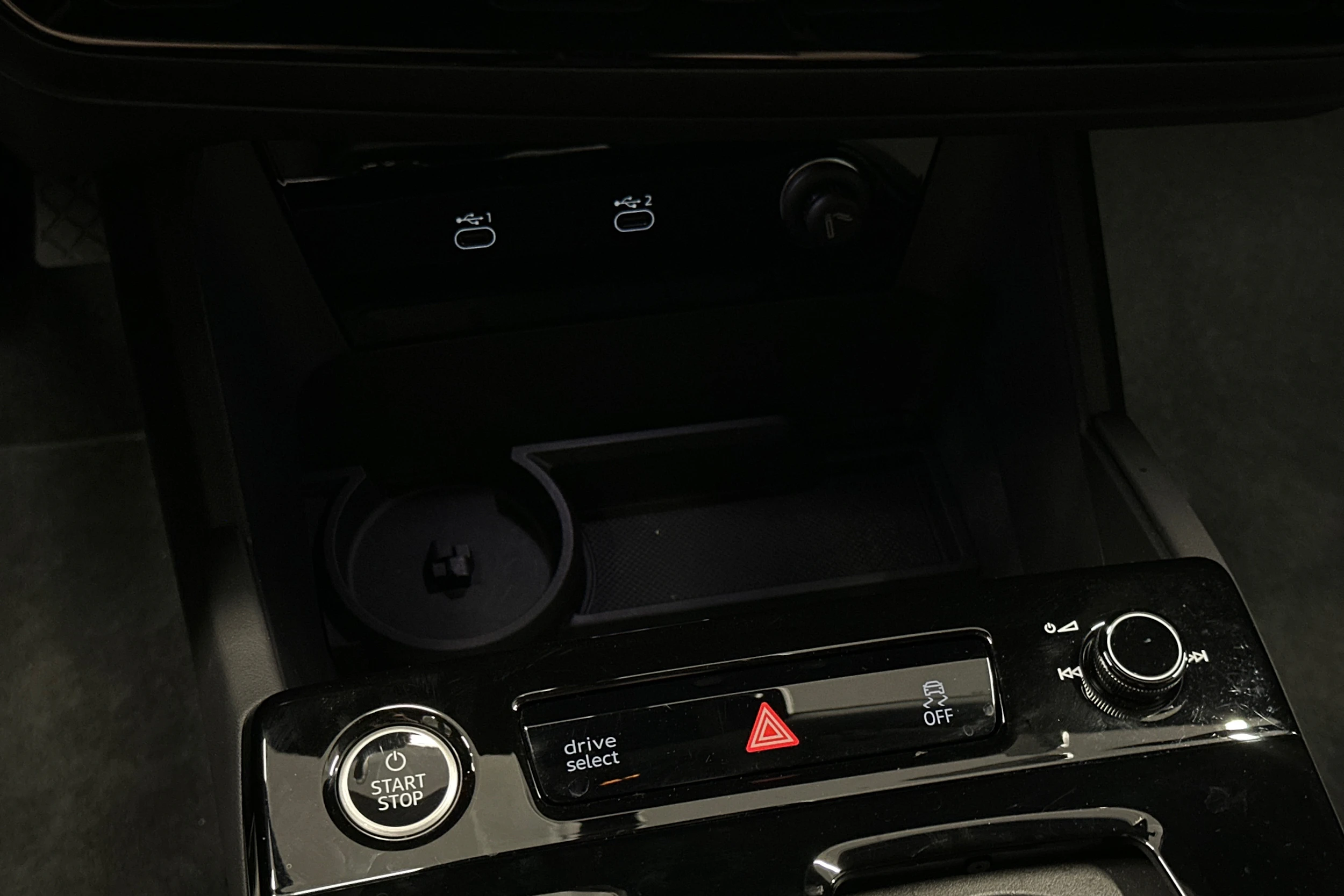 musta Audi Q6 e-tron 2025 kuva 34.