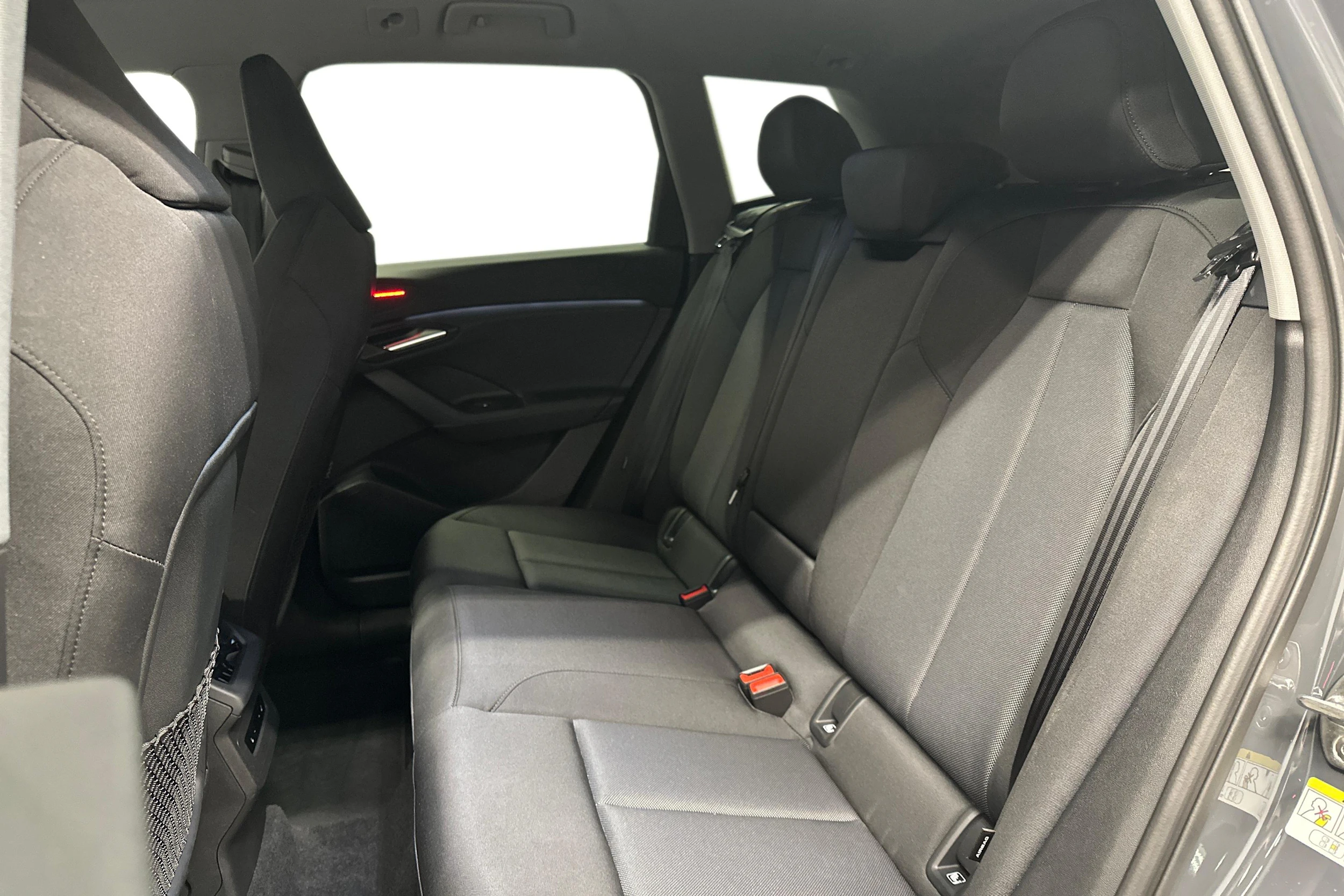 harmaa Audi Q6 e-tron 2025 kuva 8.