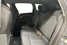 harmaa Audi Q6 e-tron 2025 kuva 8.