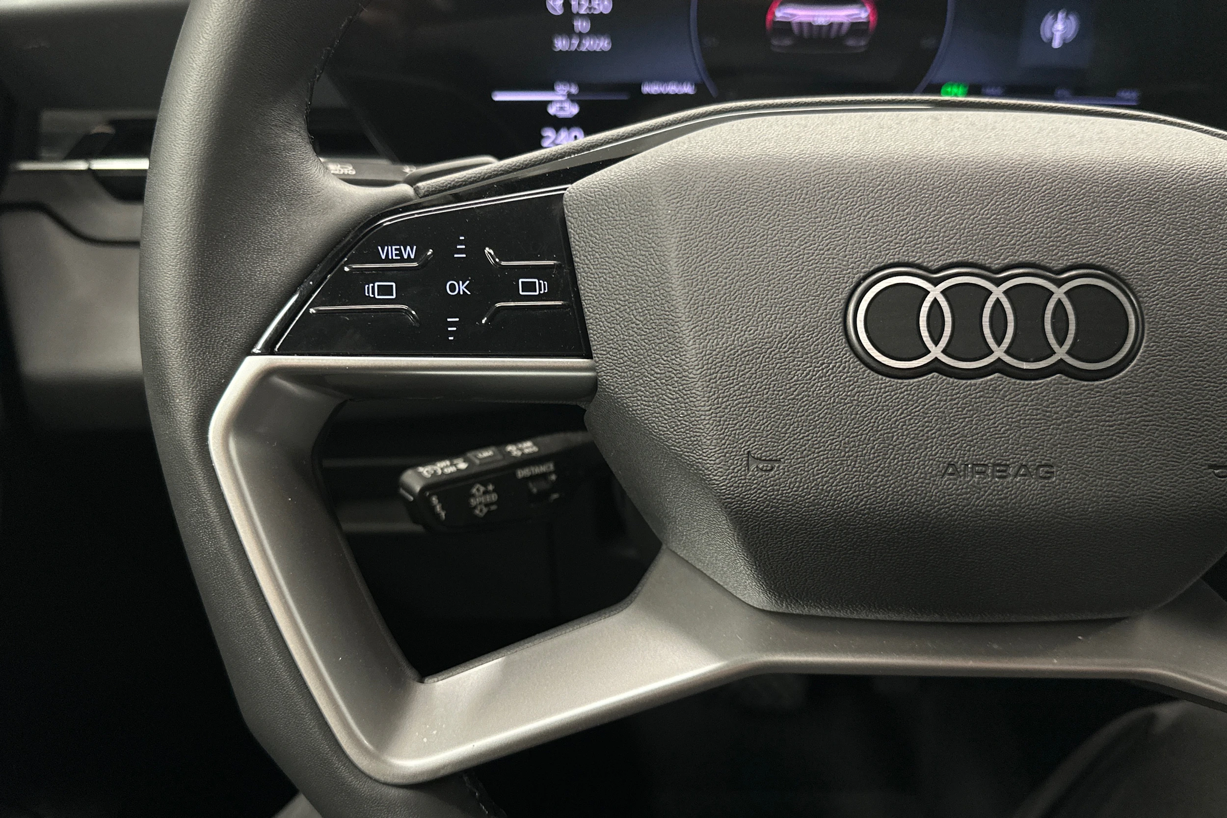 harmaa Audi Q6 e-tron 2025 kuva 11.