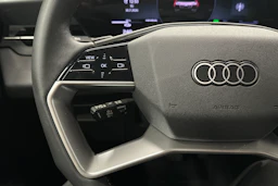 harmaa Audi Q6 e-tron 2025 kuva 11.