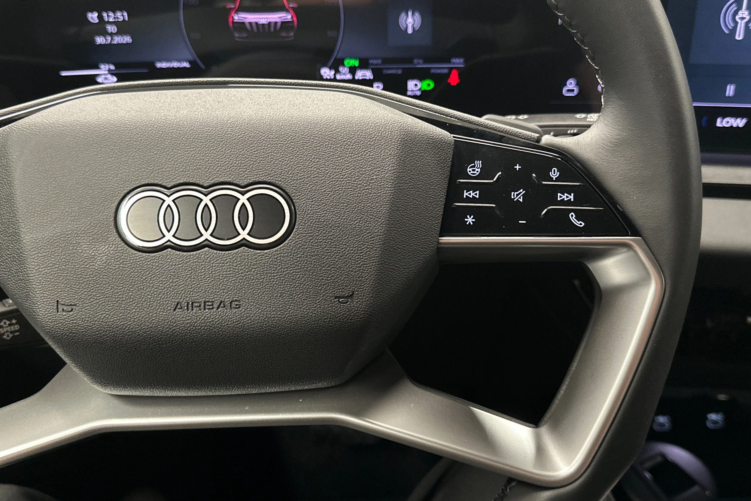 harmaa Audi Q6 e-tron 2025 kuva 12.
