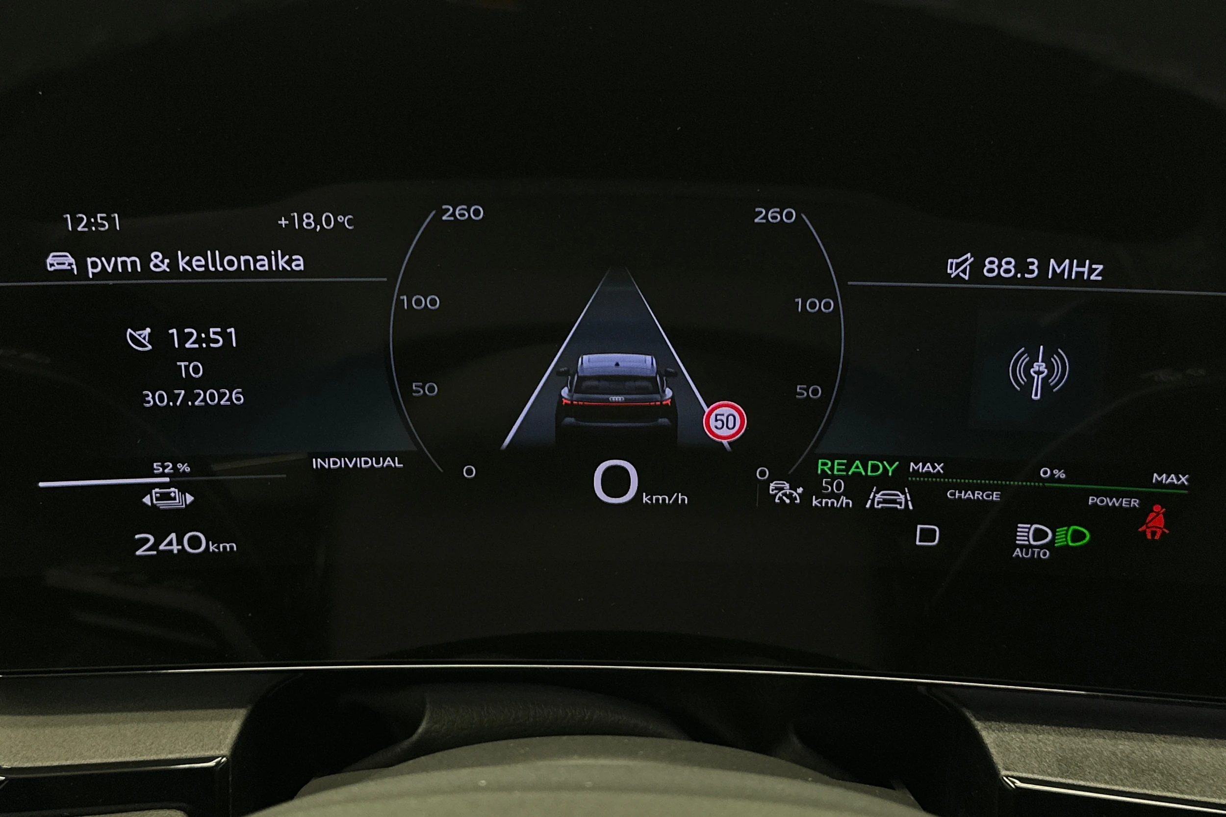 harmaa Audi Q6 e-tron 2025 kuva 13.