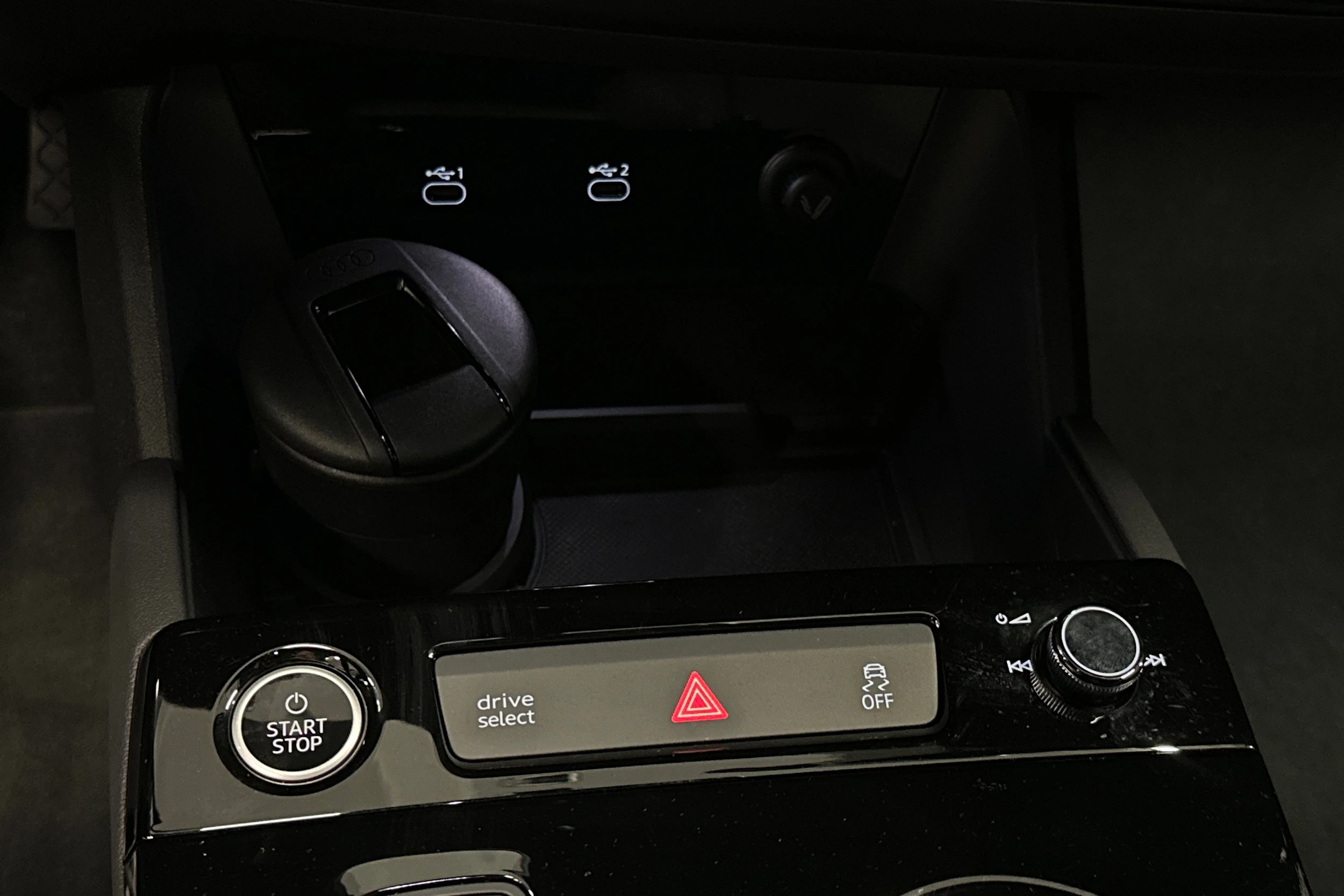 harmaa Audi Q6 e-tron 2025 kuva 32.