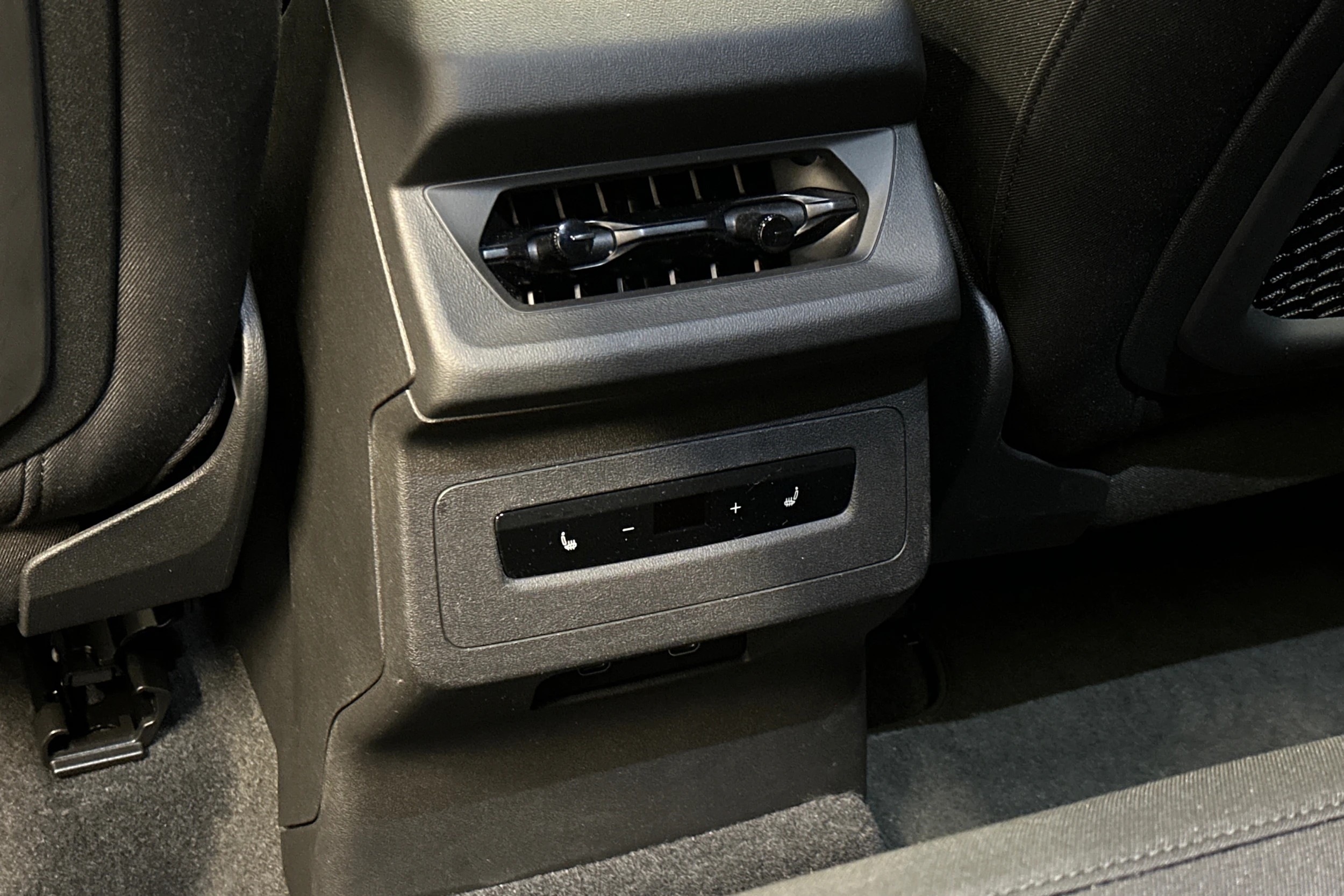 harmaa Audi Q6 e-tron 2025 kuva 35.