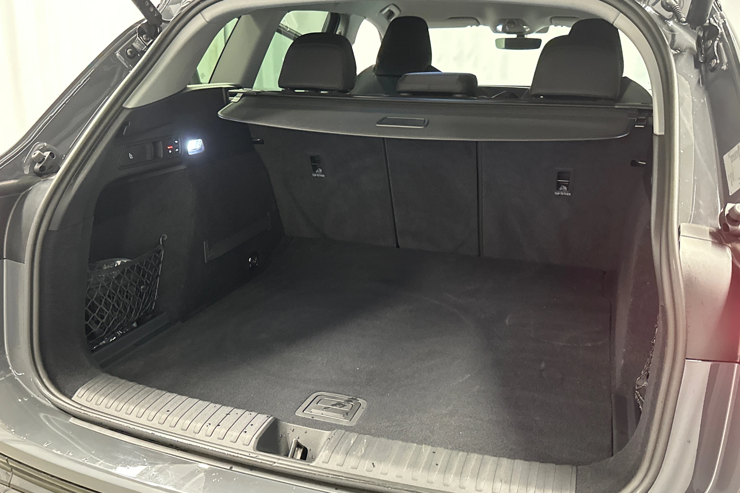 harmaa Audi Q6 e-tron 2025 kuva 36.