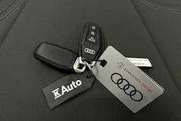 harmaa Audi Q6 e-tron 2025 kuva 40.
