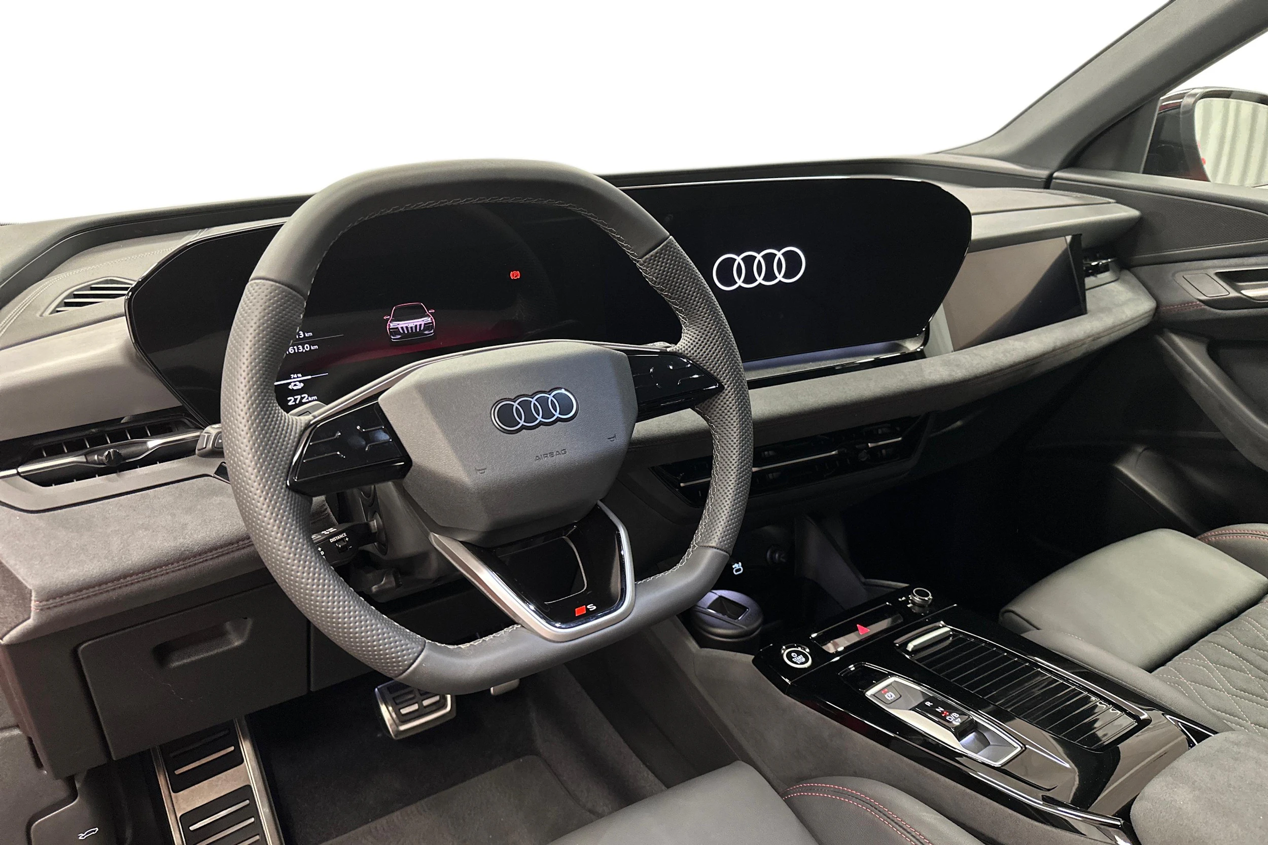 punainen Audi Q6 e-tron 2025 kuva 6.