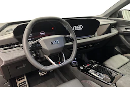 punainen Audi Q6 e-tron 2025 kuva 6.