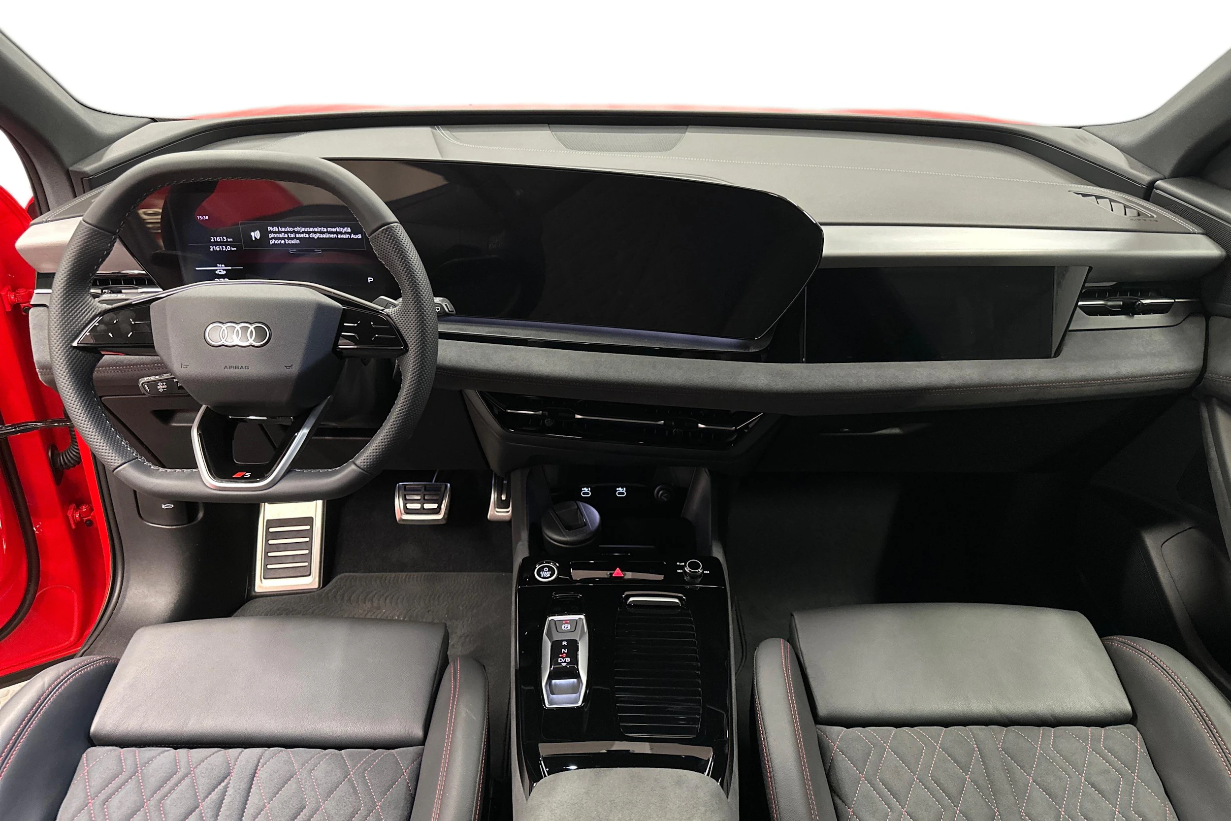 punainen Audi Q6 e-tron 2025 kuva 7.