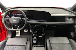 punainen Audi Q6 e-tron 2025 kuva 7.