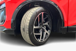punainen Audi Q6 e-tron 2025 kuva 9.