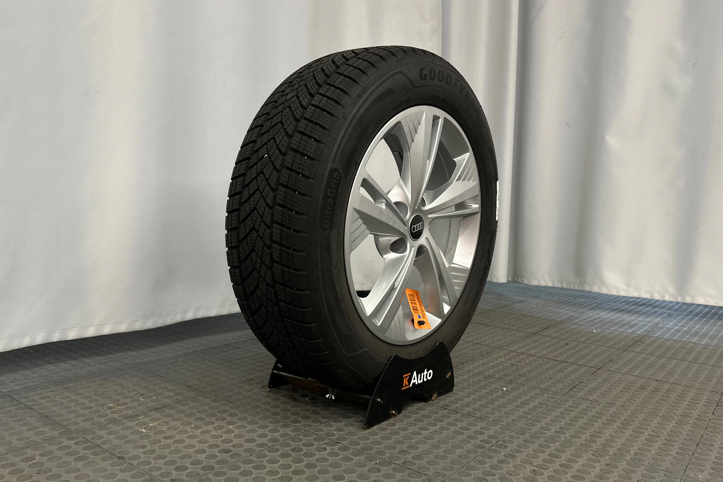 punainen Audi Q6 e-tron 2025 kuva 10.