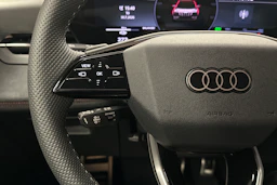 punainen Audi Q6 e-tron 2025 kuva 11.