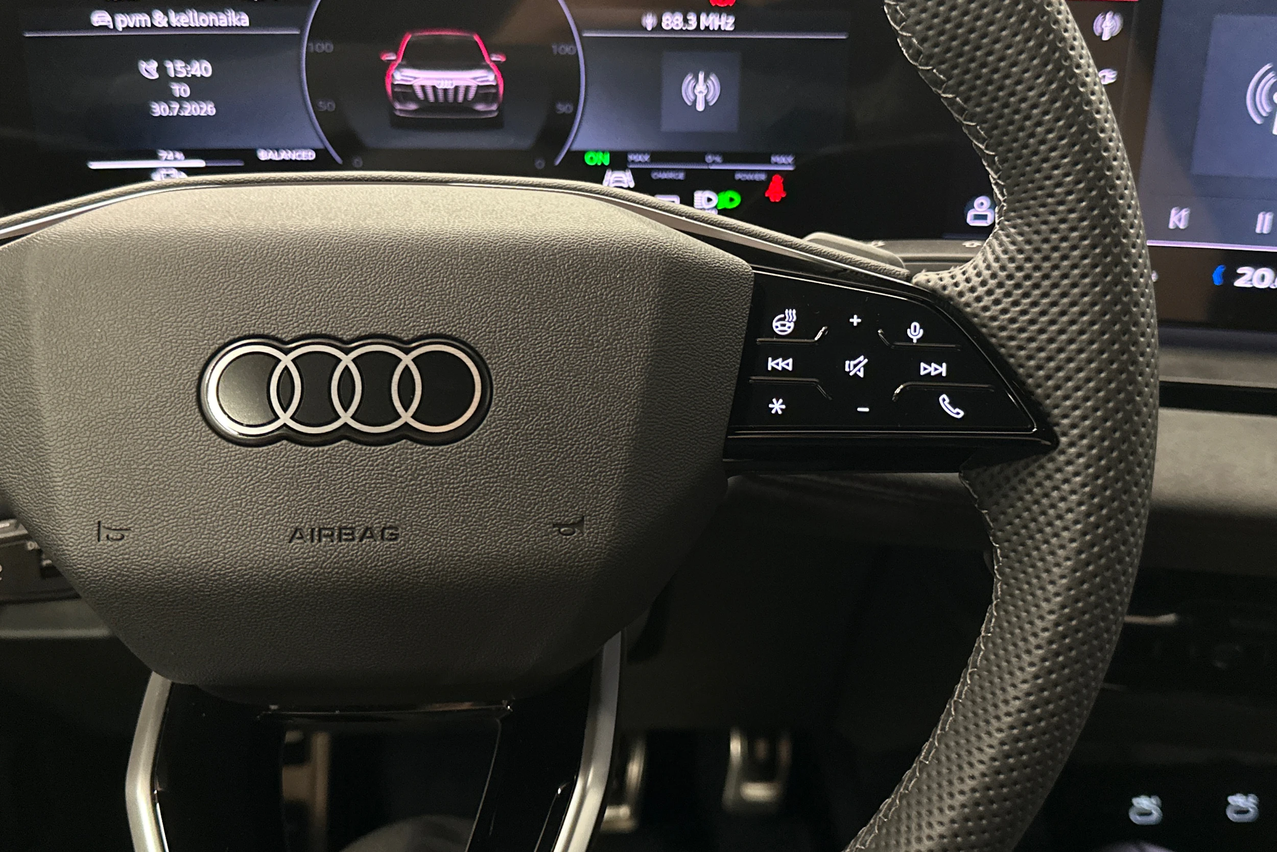 punainen Audi Q6 e-tron 2025 kuva 12.