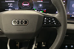 punainen Audi Q6 e-tron 2025 kuva 12.