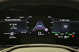 punainen Audi Q6 e-tron 2025 kuva 13.