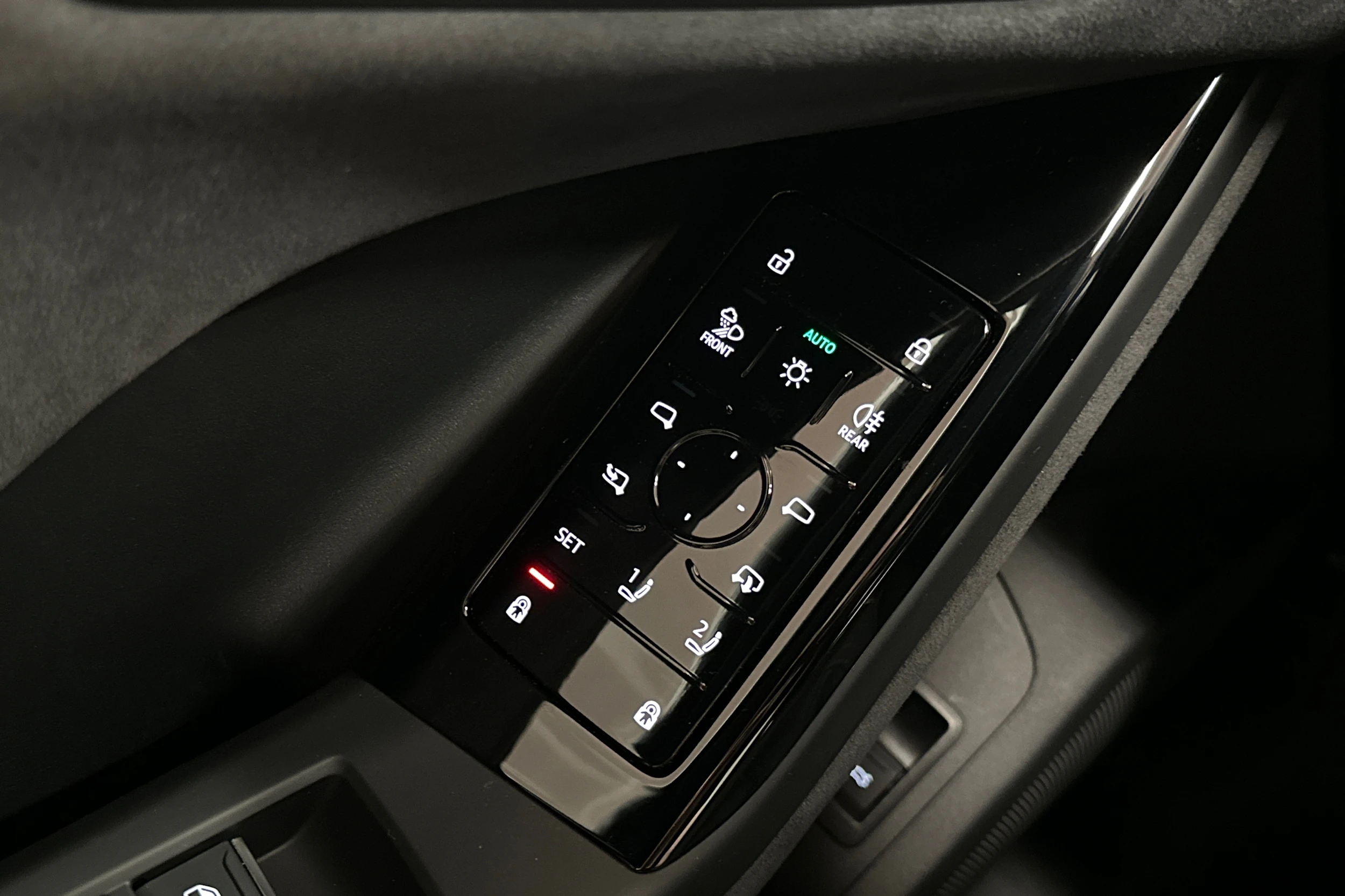 punainen Audi Q6 e-tron 2025 kuva 14.