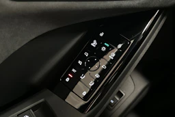 punainen Audi Q6 e-tron 2025 kuva 14.