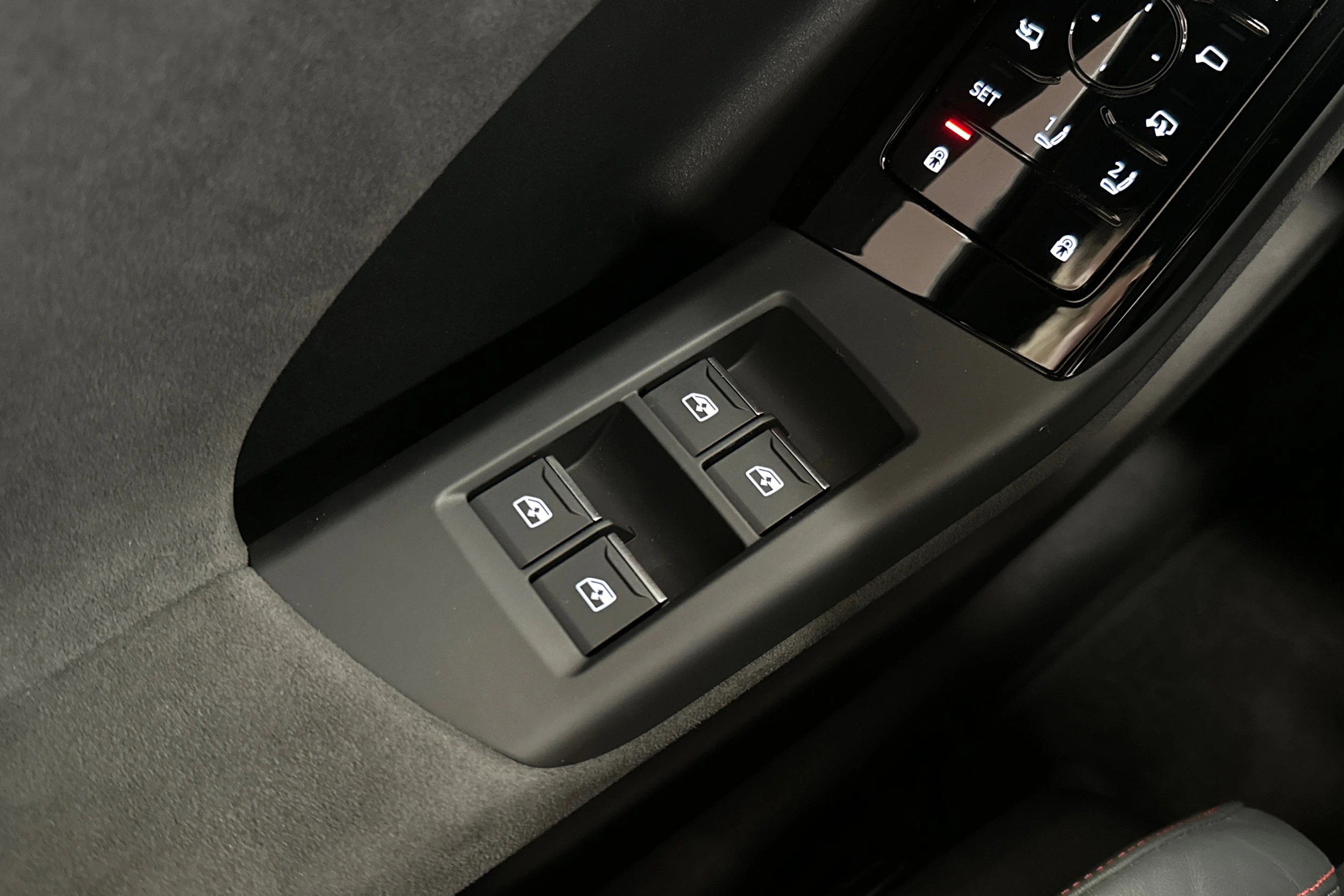 punainen Audi Q6 e-tron 2025 kuva 15.