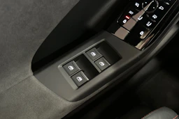 punainen Audi Q6 e-tron 2025 kuva 15.