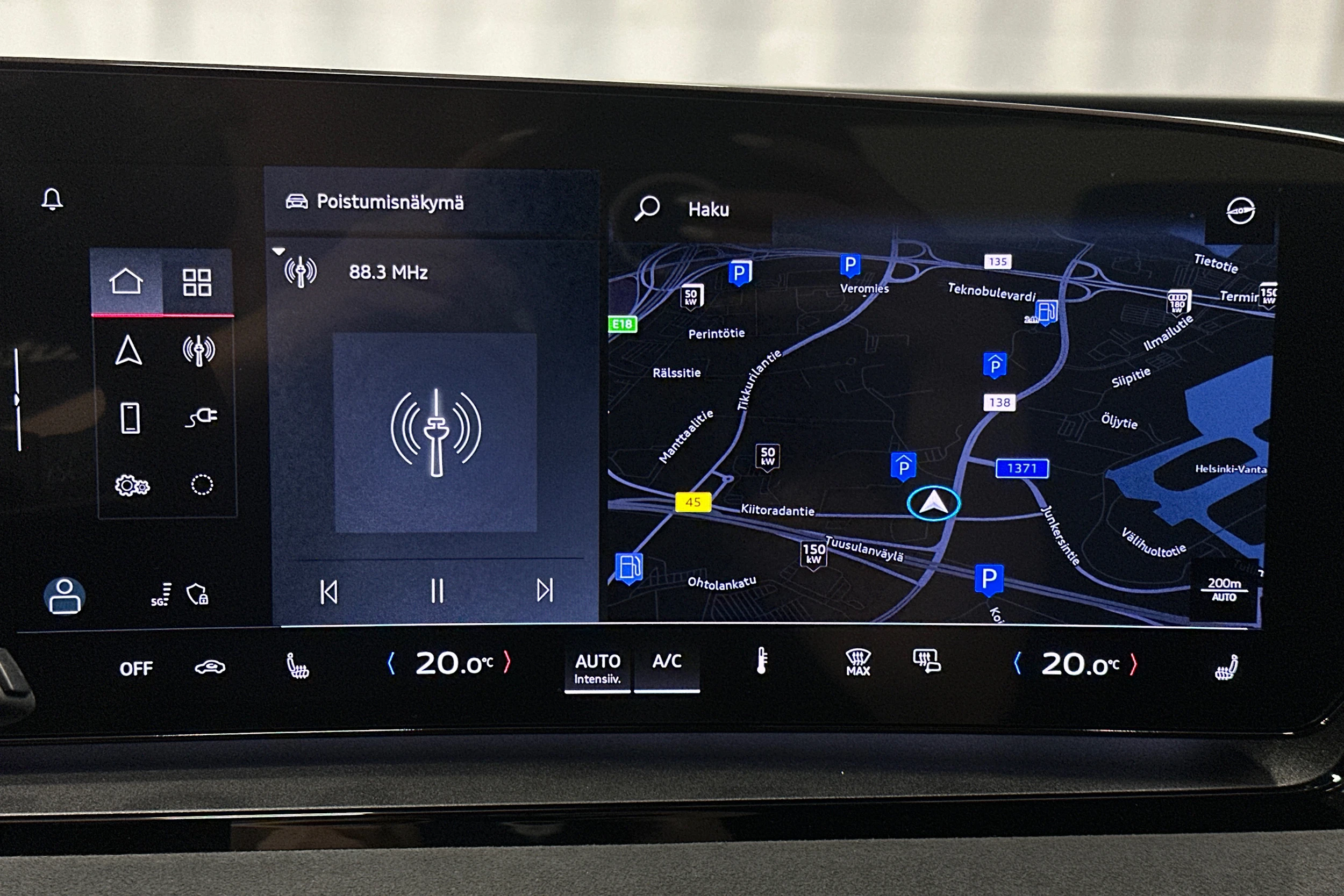 punainen Audi Q6 e-tron 2025 kuva 16.