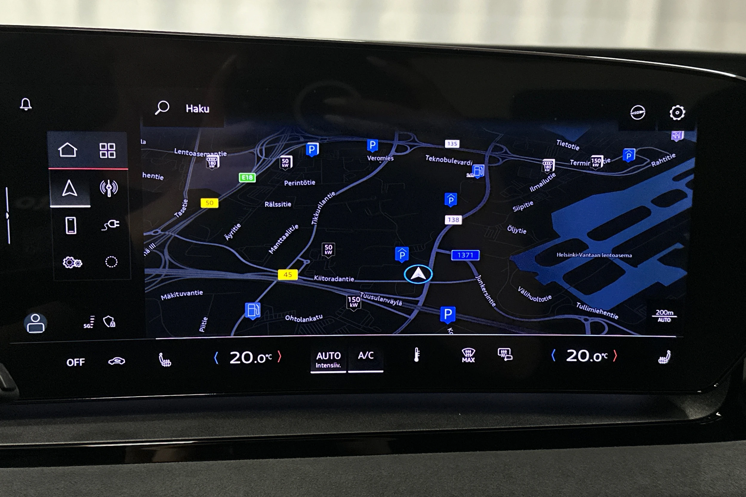 punainen Audi Q6 e-tron 2025 kuva 18.